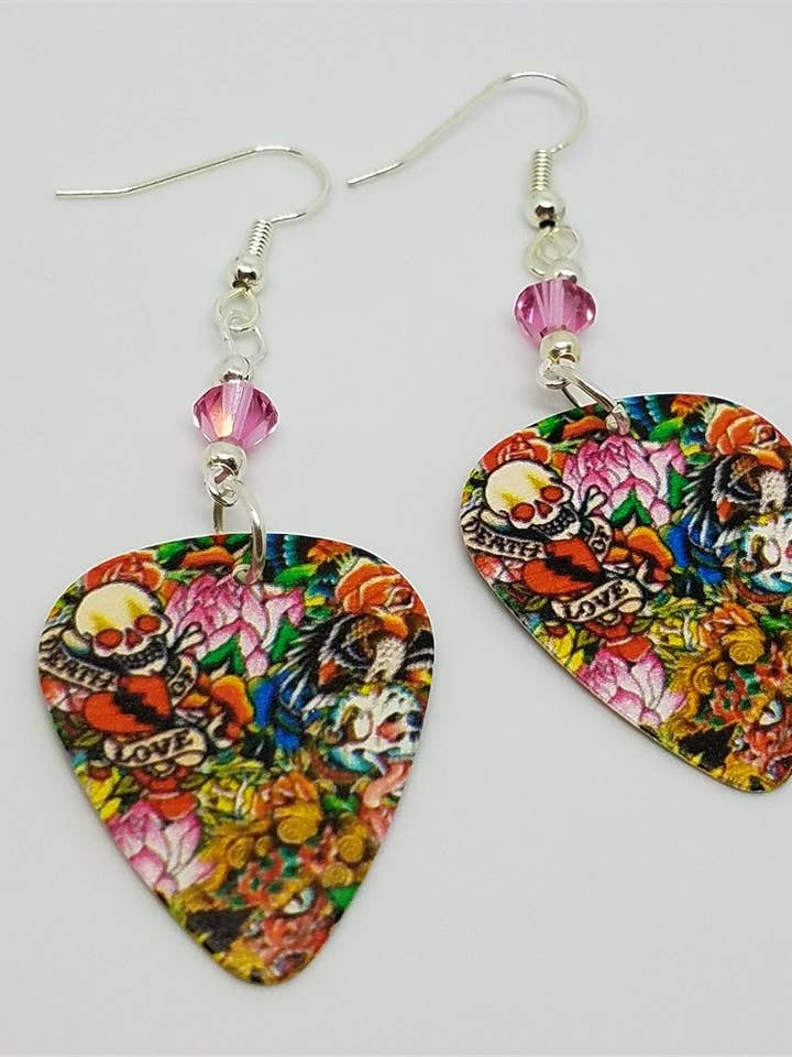 Pendientes con forma de púa de guitarra Tattoo Art con cristales Swarovski rosas para venta al por mayor de Simply Raevyn