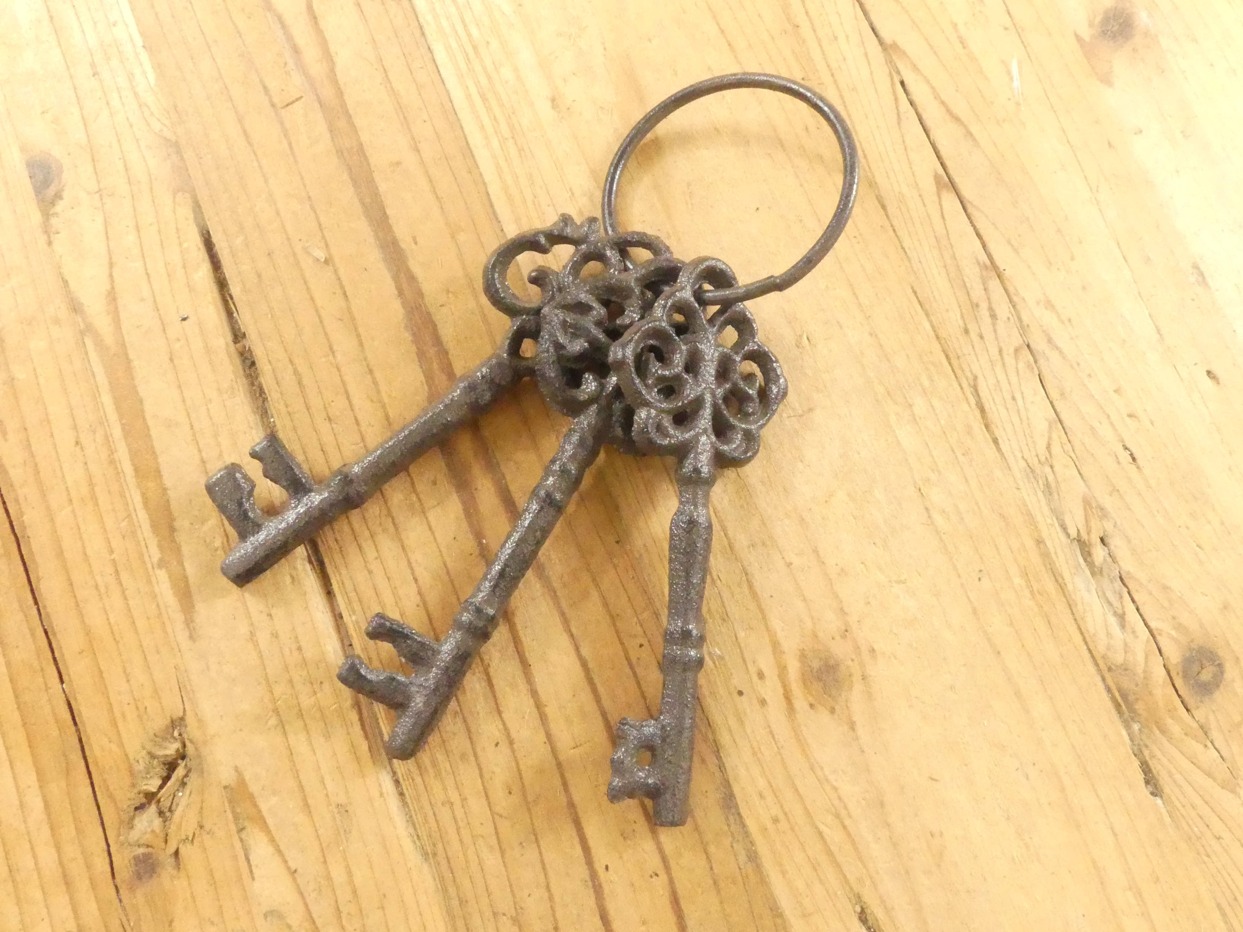 Midwest Craft House - Wholesale Decorative Tabletop Object - 3 RUSTIC CAST IRON SKELETON JAIL KEYS3