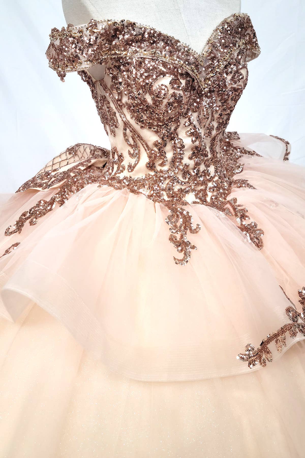 Chicas - Wholesale Dress - Women's - Multilayered Quince Dress With Bow and Sequins CHF306313