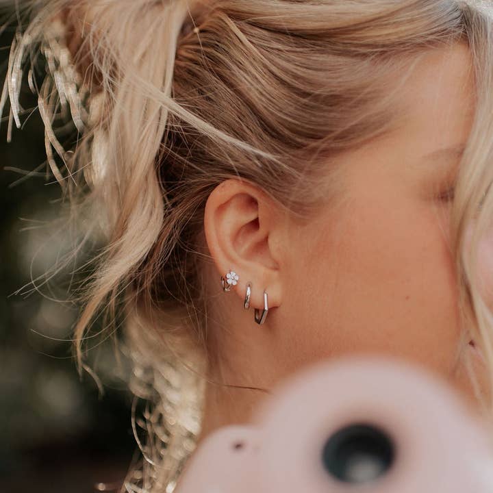 Mauve Jewelry Co. - Wholesale Huggie oorbellen - Hexagon knuffels3