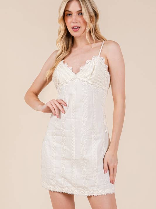 Vestito sottoveste mini con bordo in pizzo, MD50757. per la vendita all'ingrosso da parte di GeeGee x Lovelo