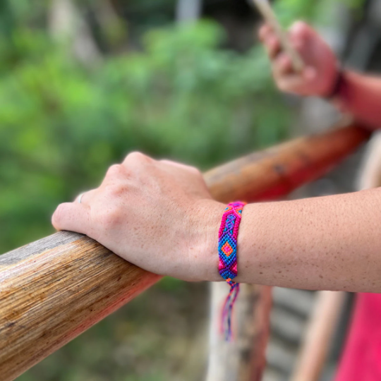 Lumily – Großhandel Gewebtes/geflochtenes Armband – Gewebtes Freundschaftsarmband — Farbe wählen19