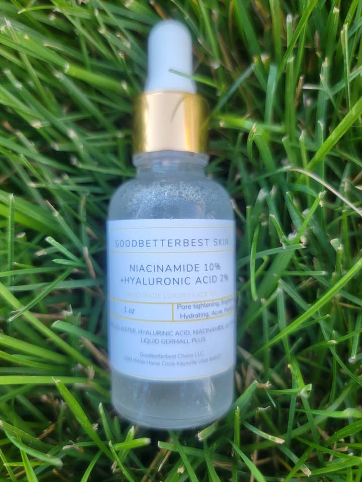 Niacinamide 10 %+acide hyaluronique dans le sérum à l'eau de riz fermentée pour resserrer les pores, éclaircir, hydrater, lutter contre l'acné et repulper 1 oz pour la vente par gbb Goodbetterbest Skin