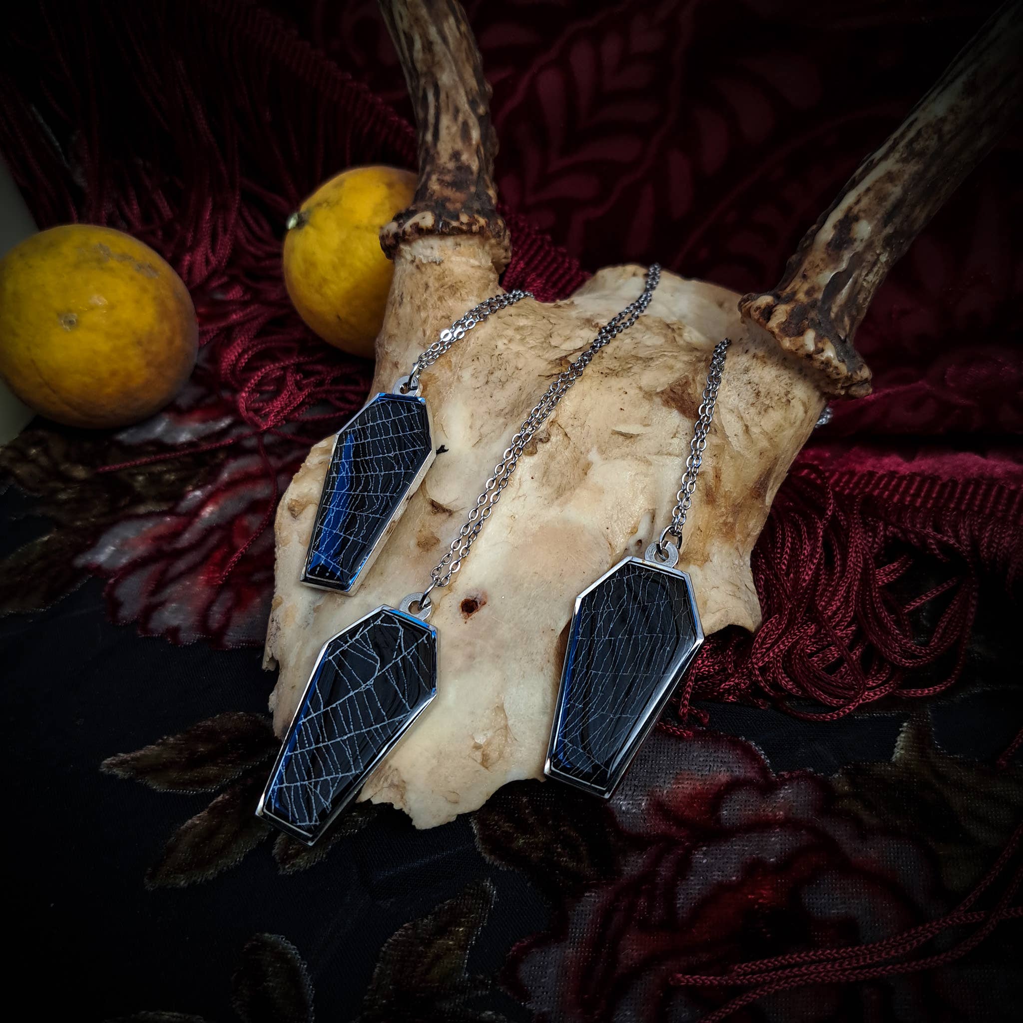 Hell Kitten RVA - Vente Colliers à pendentif - Cercueils en véritable toile d'araignée en argent (collier)3