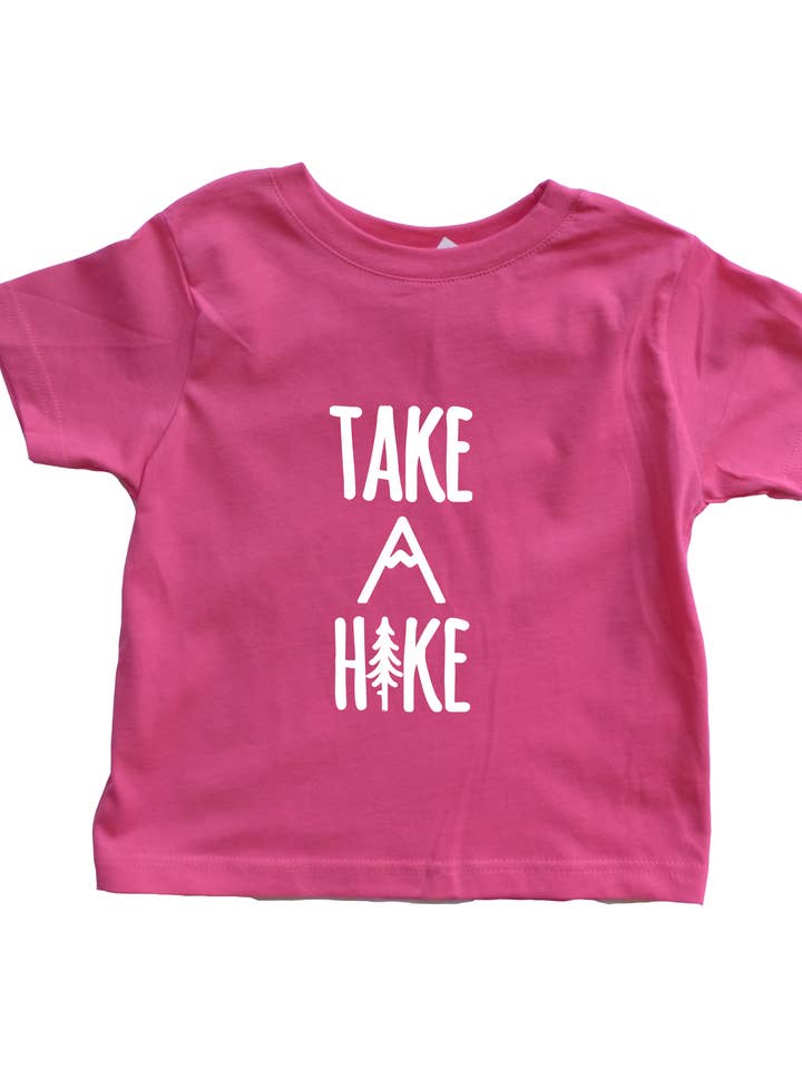 Chemise bébé rose avec blanc Take A Hike pour la vente par Outdoorable Apparel