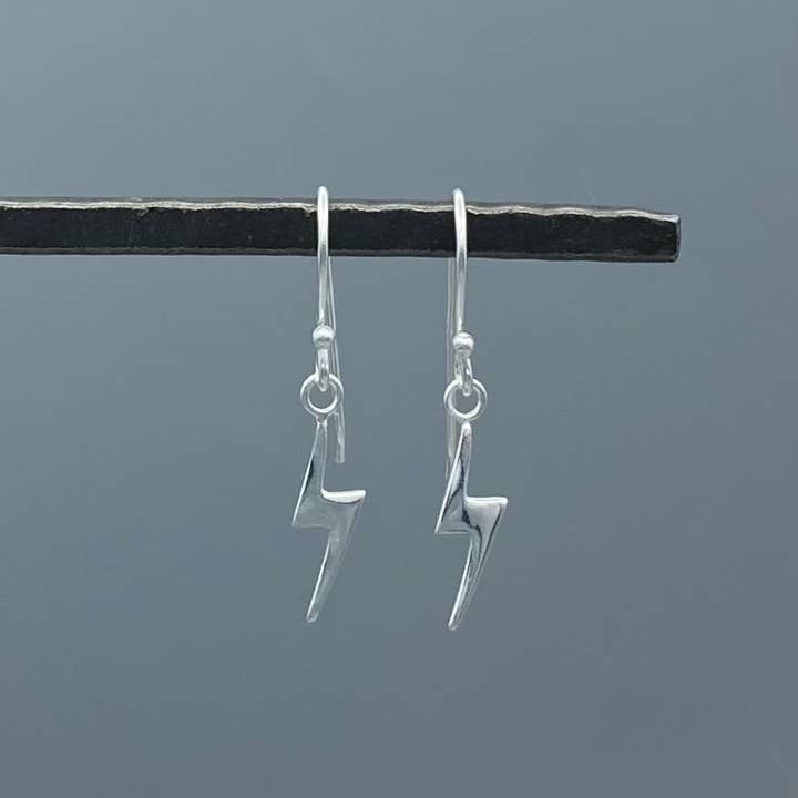 Something Silver – wholesale Hängande örhängen – Blixt örhängen