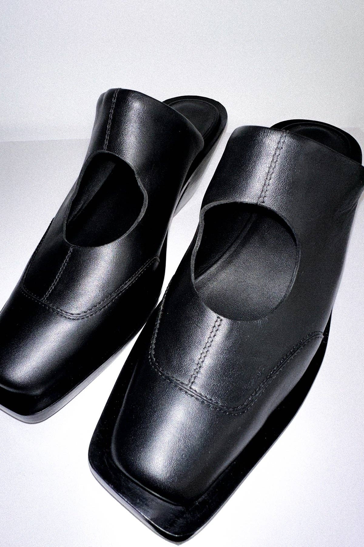 Circle Mule in Black for wholesale on Faire3