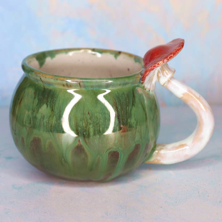 Mug en forme de chaudron aux champignons - Hedge Witch pour la vente par Saltwater & Starlight
