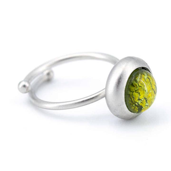 Bohemia Ring 13 zart, gewölbte Fassung und Glascabouchon für den Großhandel von Sergio Engel jewellery