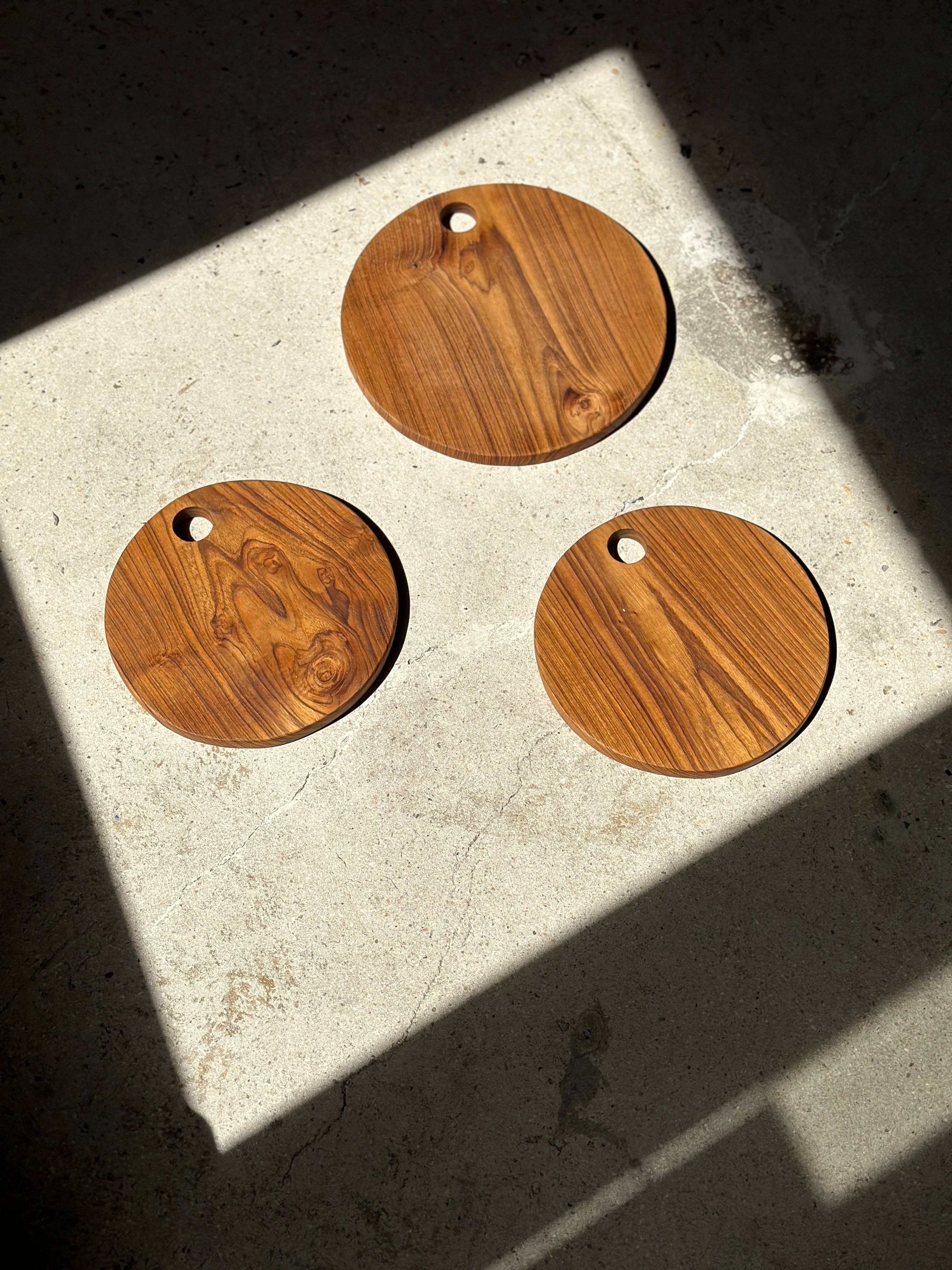 Office Objets – wholesale Skärbräda – Rund skärbräda i urholkad teak D:3017