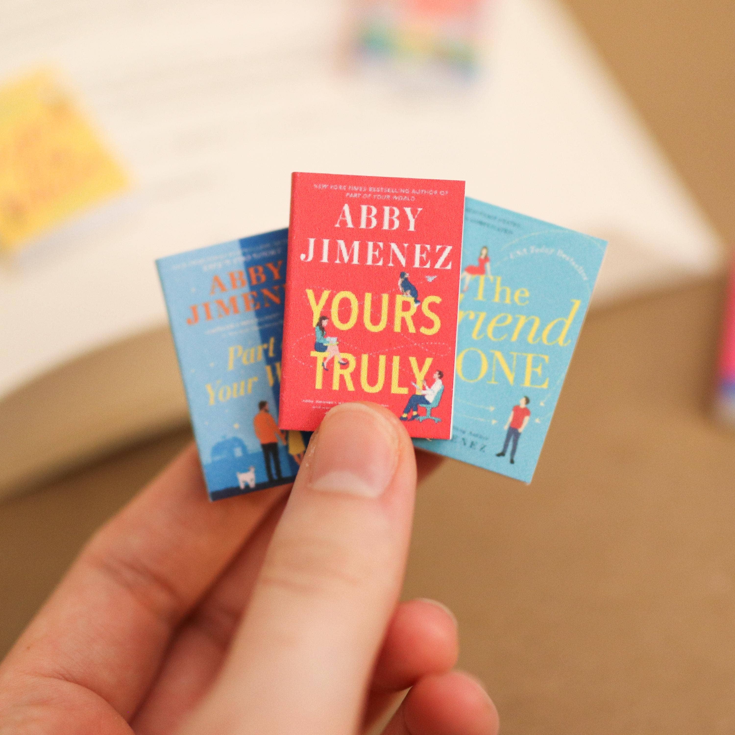 The Sticker Shop – Engroshandel Pyntefigur – Håndlavet Mini Abby Jimenez Bog Sæt På 6 Til Sommerromantik3