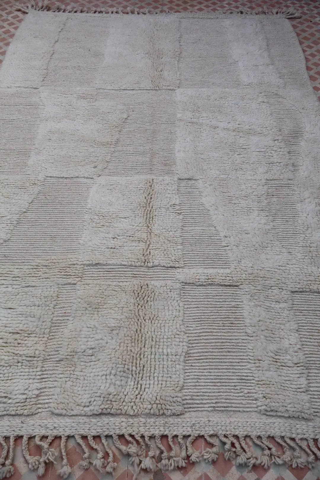 Néda - Wholesale Area Rug - Beni Ouarain Berber Rug White Modern with Abstract Raised Patterns - 252 x 172.5 cm7