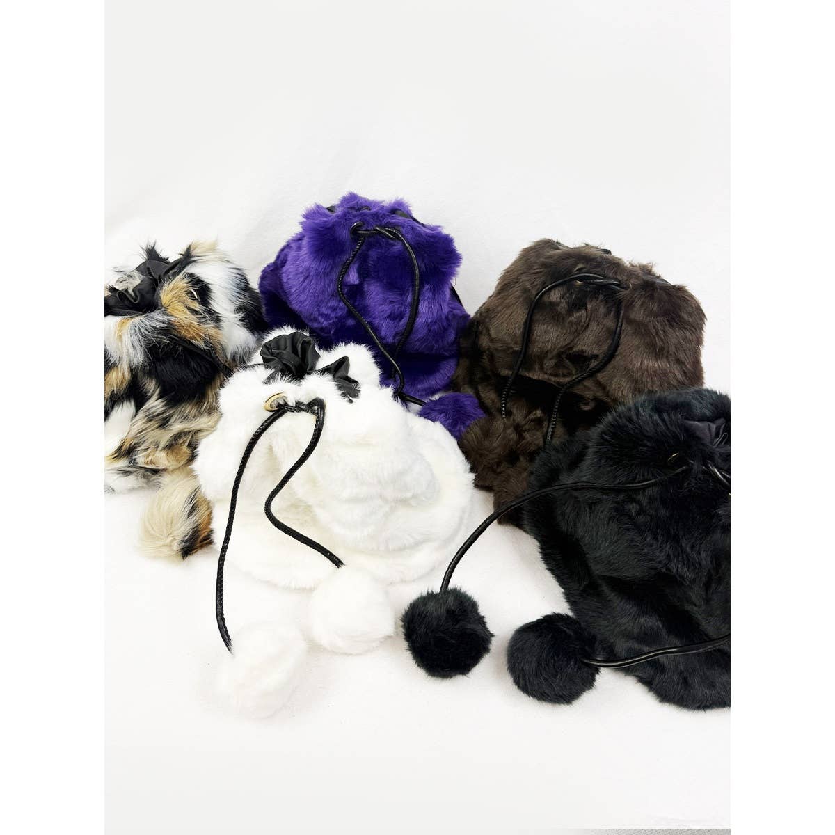 Love and Repeat – wholesale Drawstring bag – women's – Faux Fur Drawstring Bucket Bag11