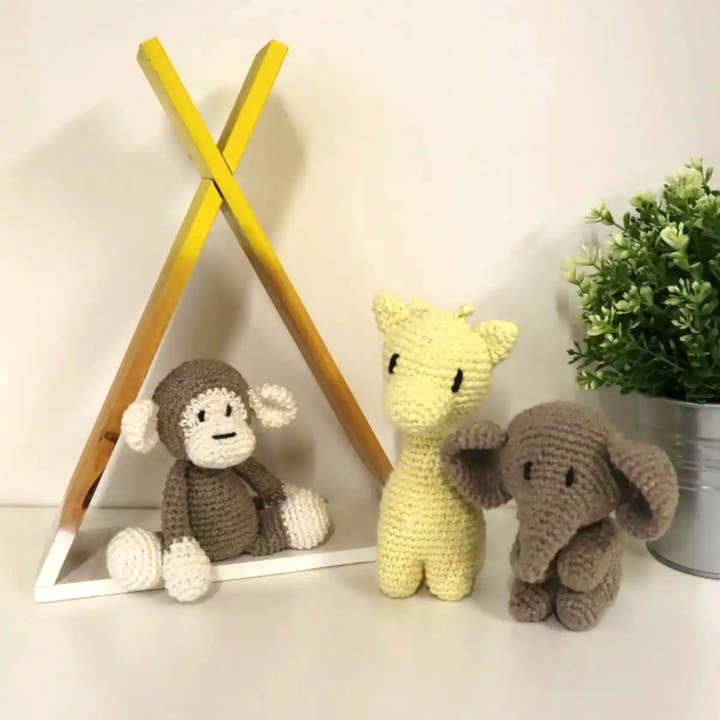 DIY Crochet Kit Jungle Friends for wholesale by Hoooked Yarns