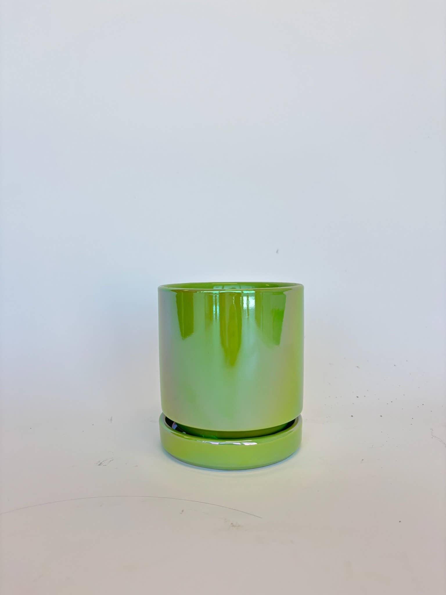 Momma Pots - Wholesale Plant Pot - 6.5" Iridescent Cylinder Pots with Water Saucers 1