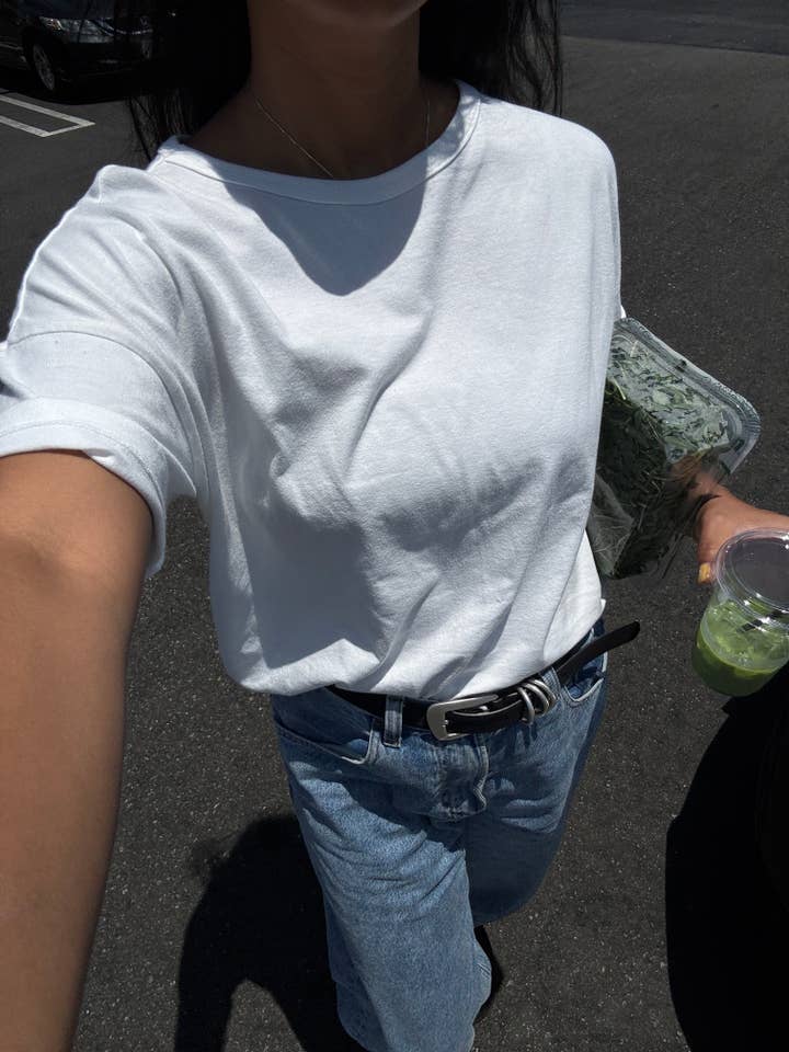 Her Tee - T-shirt décontracté pour femme (2S-2M-1L) pour la vente par Le Bon Shoppe