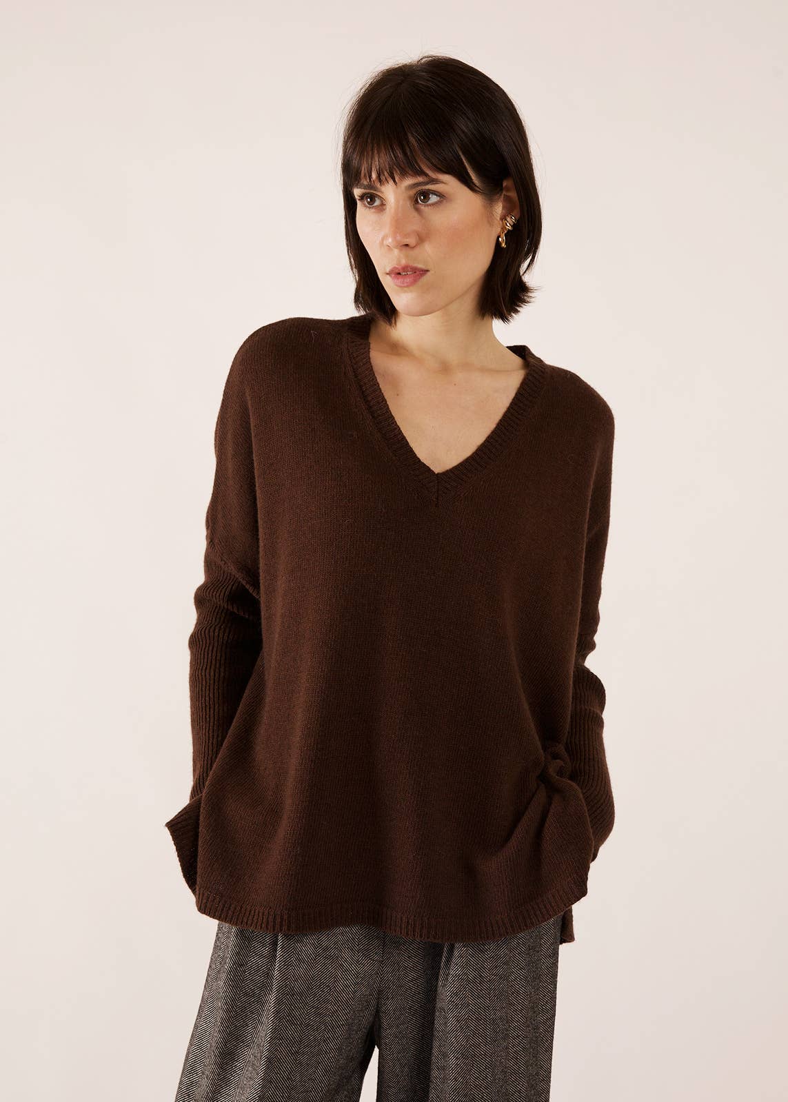 JULIA PARIS - Wholesale Knit Sweater - Women's - Oversized fit V-neck sweater in cashmere and wool knit10