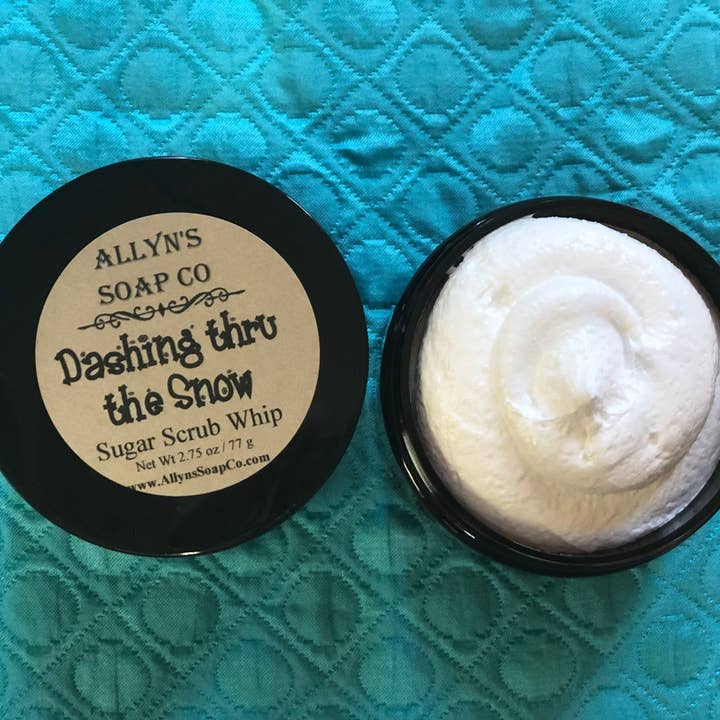 Dækker gennem Snow Sugar Scrub for engroshandel hos Allyn’s Soap Co.