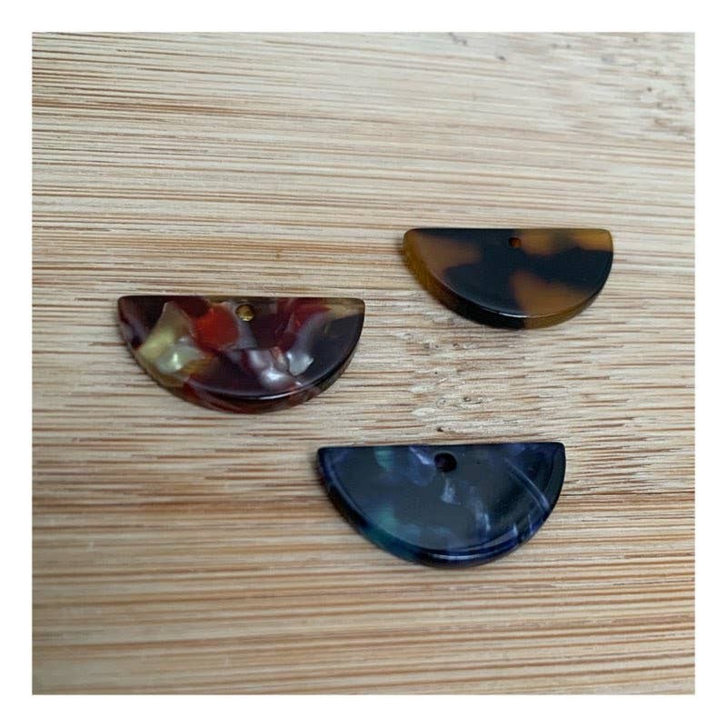 Orecchini – Engroshandel Ørestikkere – Resarco øreringe med resin og metalvedhæng2