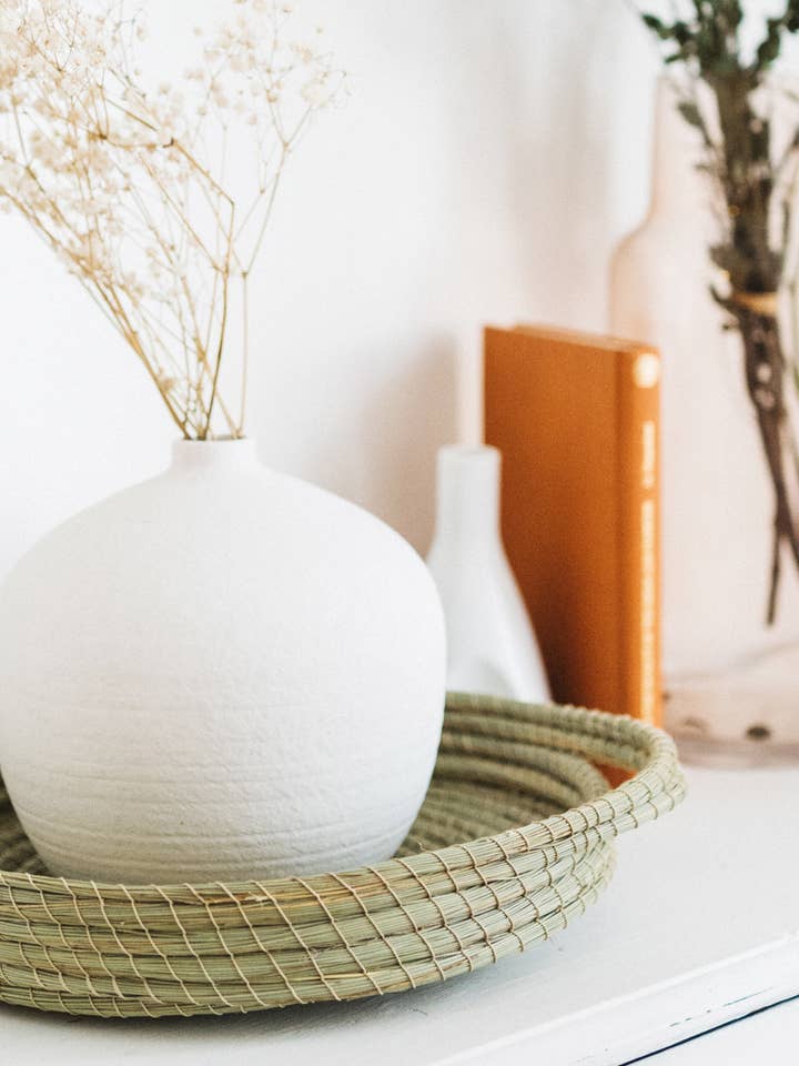 Panier en fibres végétales tissé à la main avec poignées pour la vente par Argile & Osier