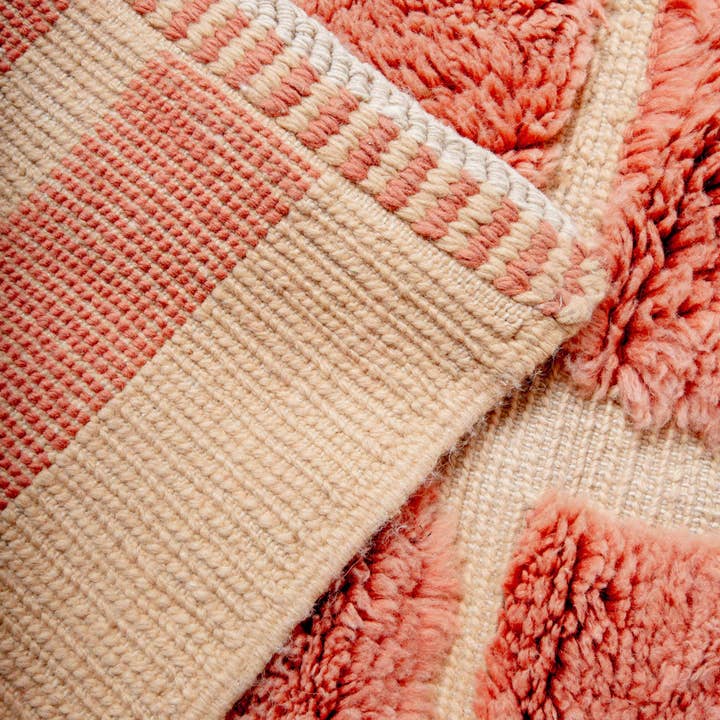 BerberNest – Großhandel Teppichvorleger – Premium handgetufteter Beni Mrirt Teppich in Pfirsichfarben aus Marokko3