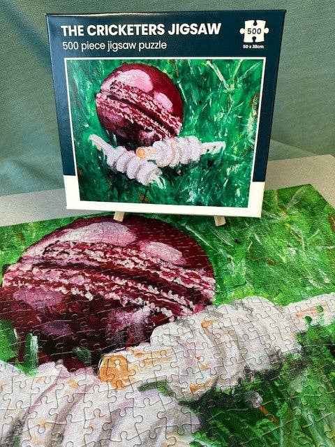 SPORTGIFTZ – Engroshandel Puslespil - Voksen – CRICKET-GAVER - 500-brikkers puslespil | Cricketbold & Bails | Bæredygtigt design fra Storbritannien | Genbrugsmaterialer | 50 cm x 38 cm2