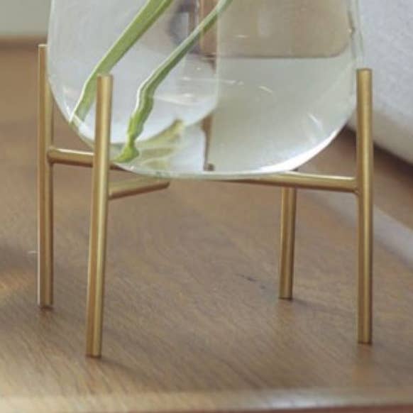 BRASS växtställ med en delikat siluett för wholesale av shesay