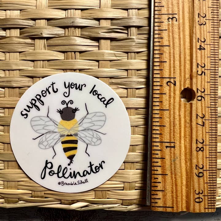 Autocollant « Soutenez votre pollinisateur local », édition miniature ! pour la vente par Bramble Schell Studio