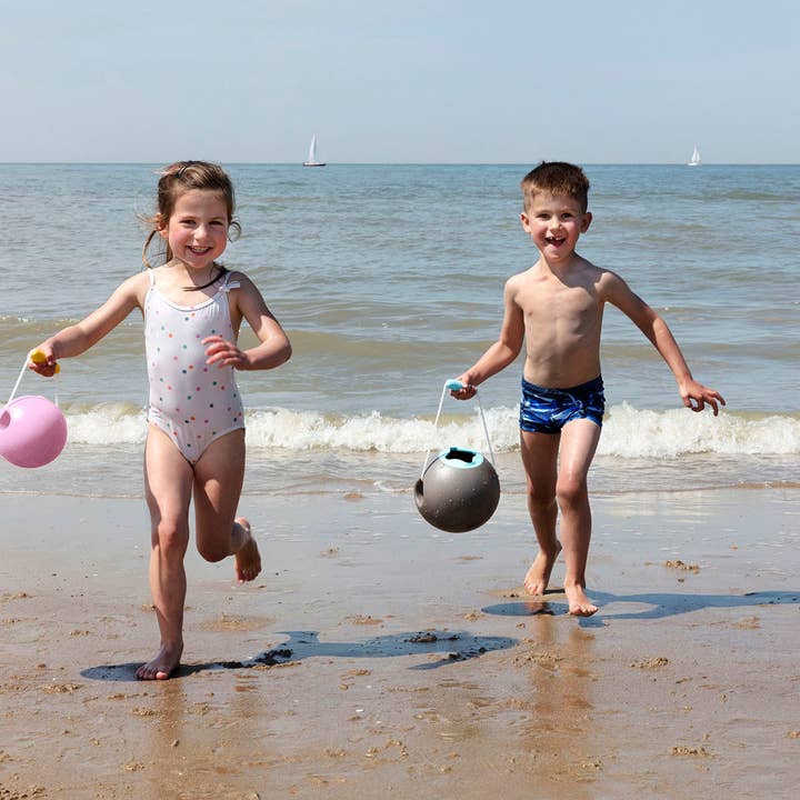 Quut Toys - Wholesale Beach/Pool Toy - Kids & Baby - Quut Mini Ballo - Kids smart, modern design no spill bucket11