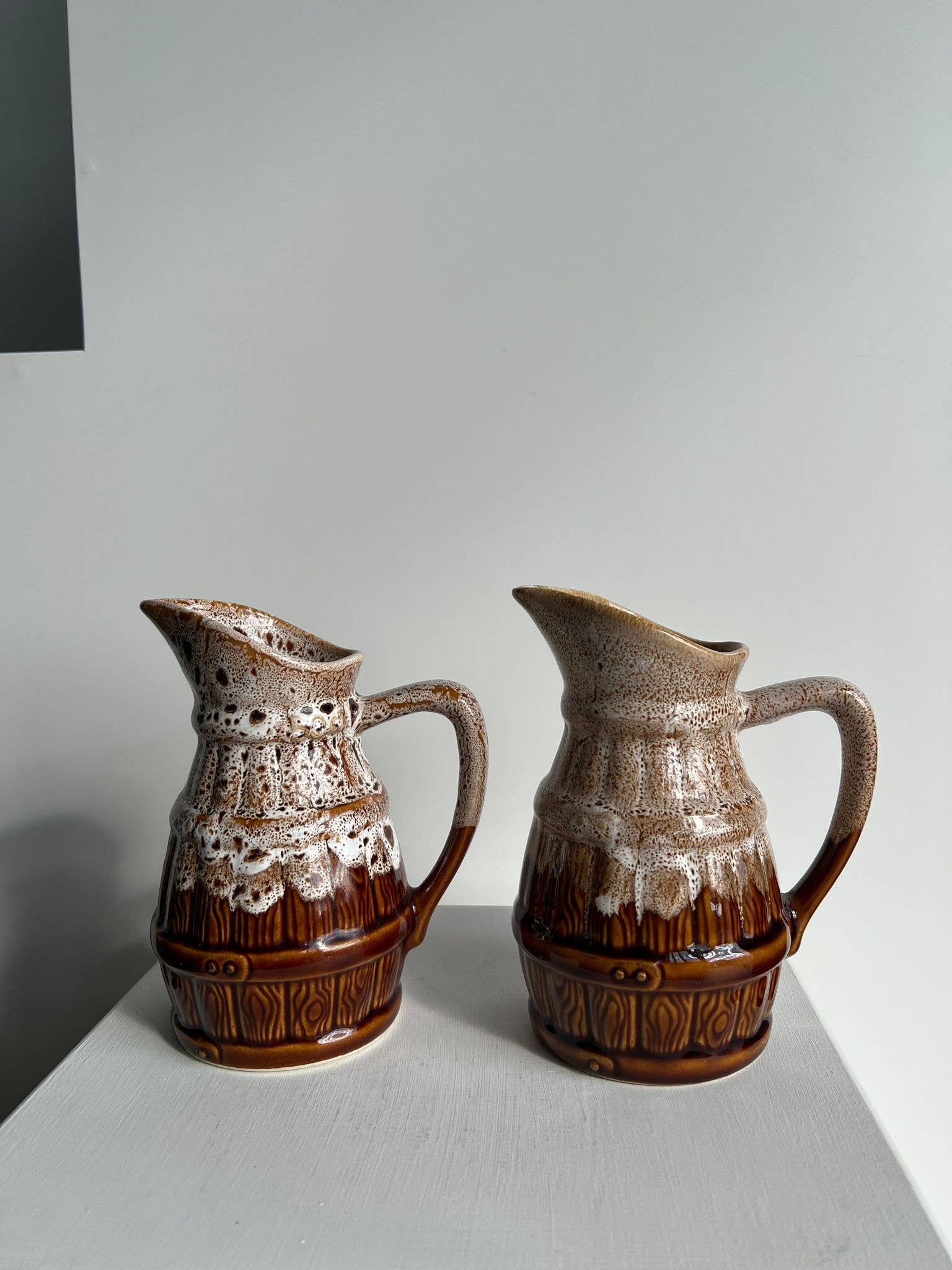 Office Objets – Objeto de mesa decorativo por atacado – Pequena jarra decorativa cerâmica vidrada com motivo de barril de cerveja36