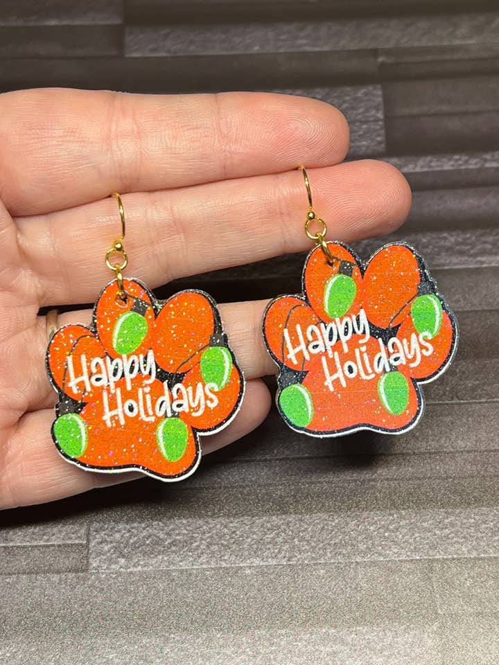 Holiday Pawprint øreringe, gave til dyreelsker, letvægts erklæring øreringe, strømpe stuffers til dyrlæge, pawprint med julelys for engroshandel hos Chasin’ Self Care