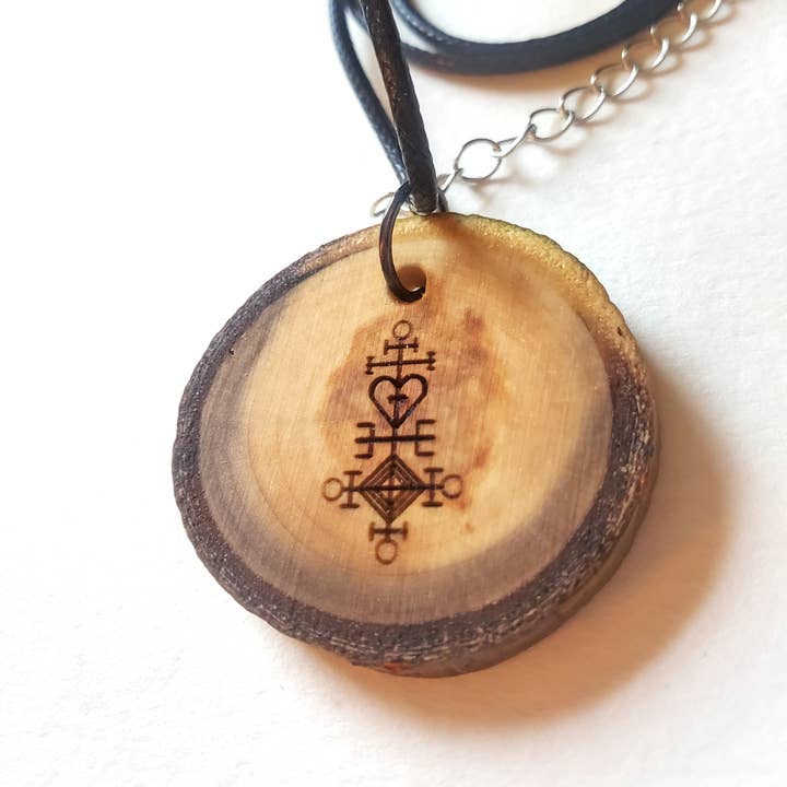 Collar con colgante de amor islandés, redondo de madera natural para venta al por mayor de Lyoncraft