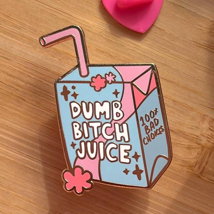 Dum tæve Juice Emalje Pin for engroshandel hos madebyshania