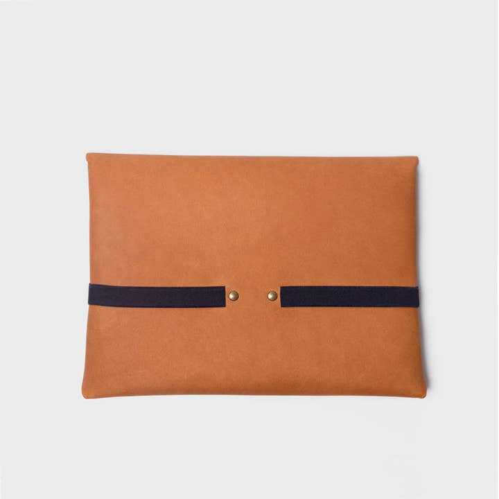 Koke Housse portable+trousse de toilette Kassim CA Pack pour la vente par LISA LEMPP