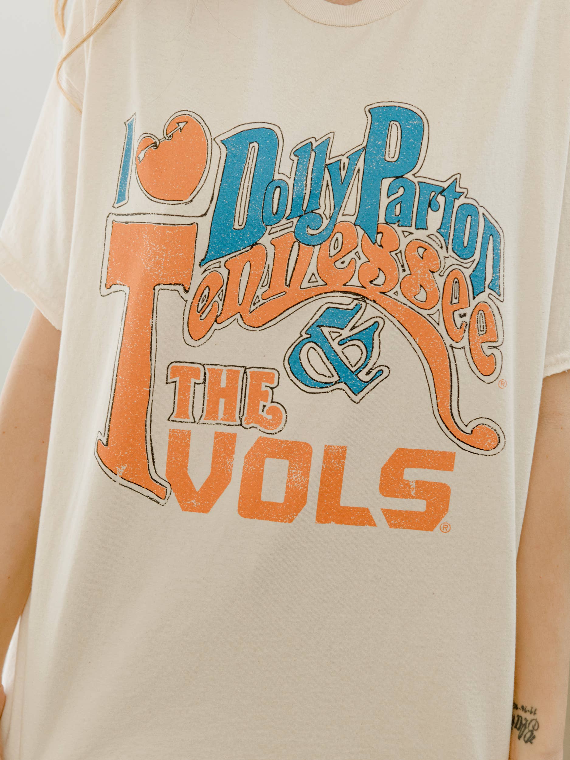LivyLu - Wholesale Screen Printed T-Shirt - Unisex - I Heart Dolly Parton & The Tennessee Vols Thrifted Tee5