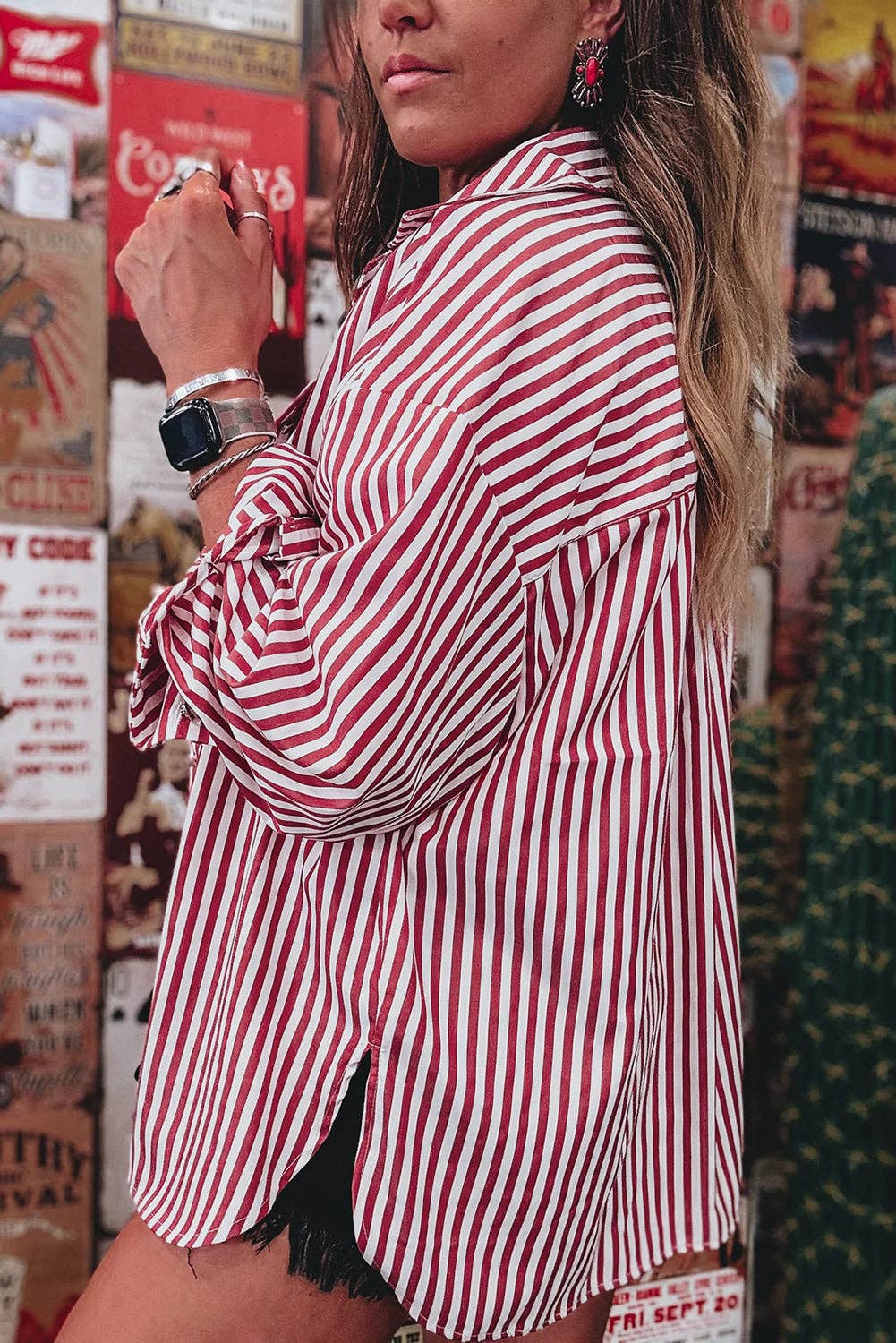 Stripe Rossa Camicia Larga con Tasche Applicate e Spacco Laterale a Righe Rosse in vendita all'ingrosso su Faire1