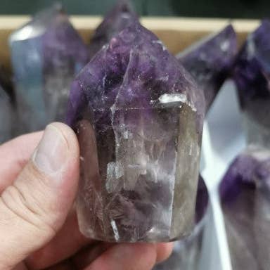 Ametistspets med fantomer för wholesale av Minéraux d'ailleurs
