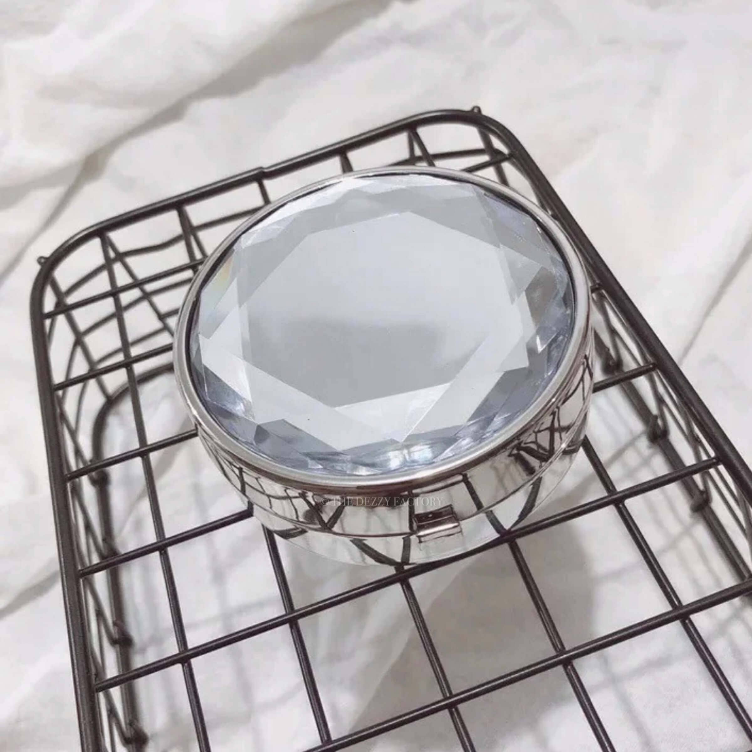 DEZZY'S - Wholesale Eyewear Cases & Holders - Unisex - Diamond lens case | silver