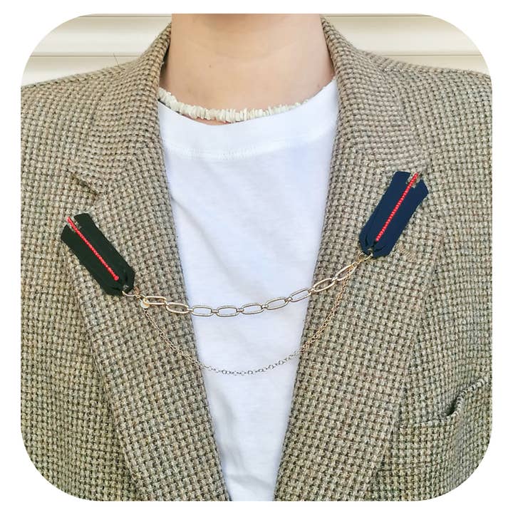 Set of red George rhinestone brooches, short chain for wholesale by Madame Hippolyte