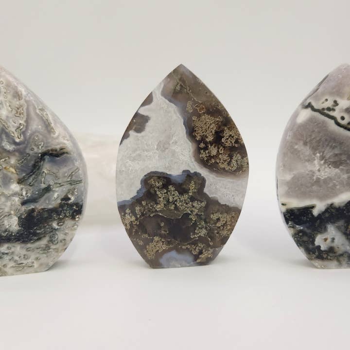 Meraki Gemstones - Wholesale Spiritual Stone/Crystal - Moss Agate Gemstone Flame/Freeform (0.5kg/1.1lb)