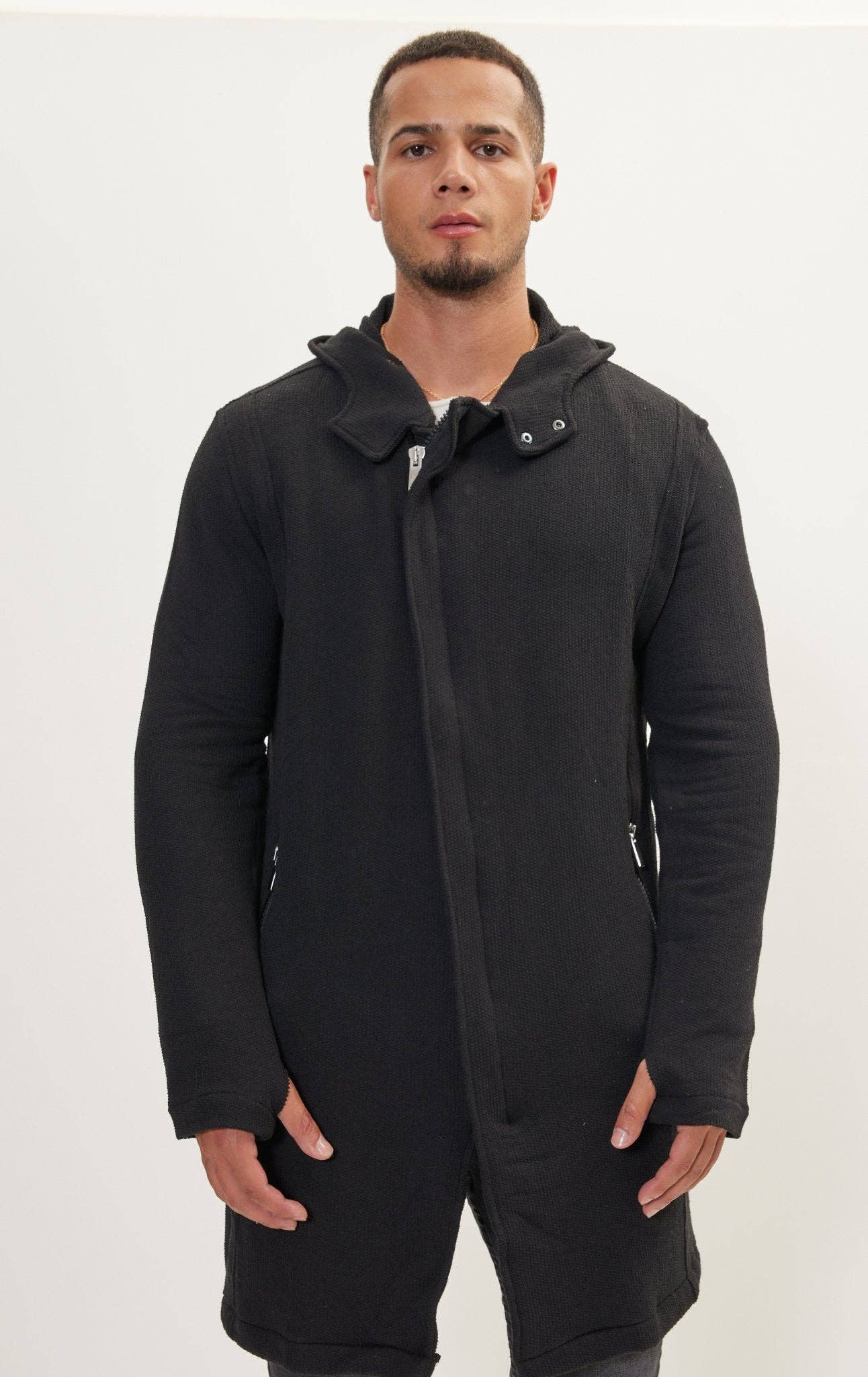 ZWART Asymmetrisch vest voor heren, ritssluiting met capuchon, zwart voor groothandel op Faire4