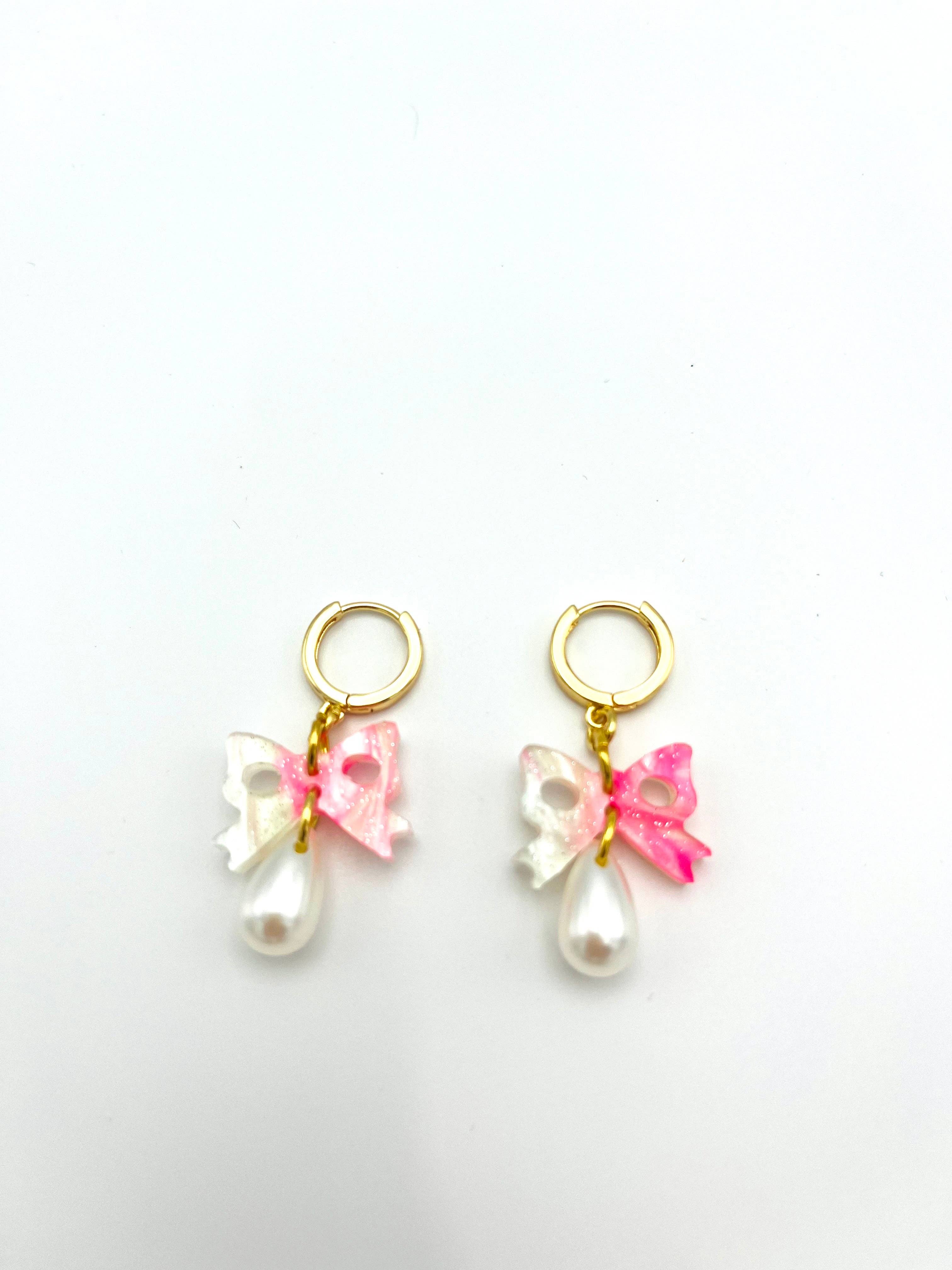 dconstruct - Vente Boucles d'oreilles pendantes - Bow Pearl Drops - Barbe à papa0