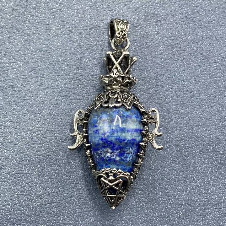 Mio Queena - Wholesale Spiritual Stone/Crystal - Natural Stone Bottle Shape Vintage Charm Pendant - CS9