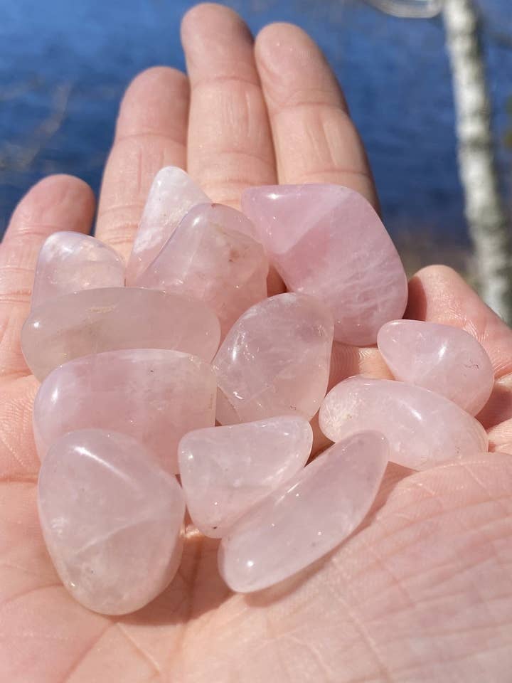 Rosekvarts tumlede helbredende sten for engroshandel hos Moonbeam Healing