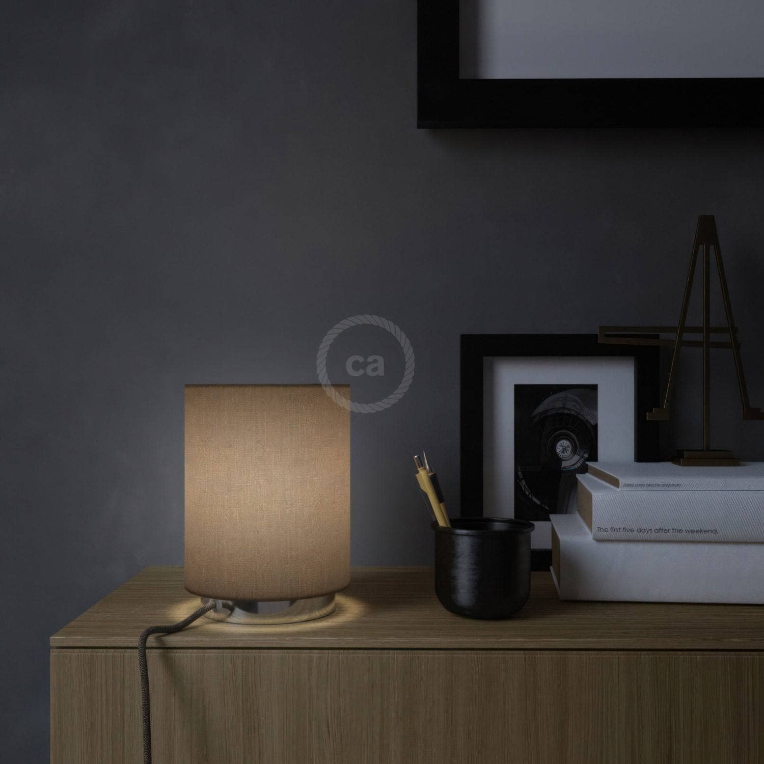 LIGHTINUP S.R.L. - Wholesale Accent/Desk Lamp - Metal table lamp with Camelot Brown Cylinder lampshade, complete2