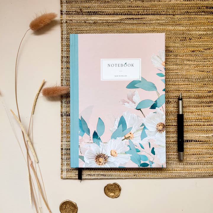 Cahier relié Le Jardin - Rose clair pour la vente par Gray Starling Designs Ltd