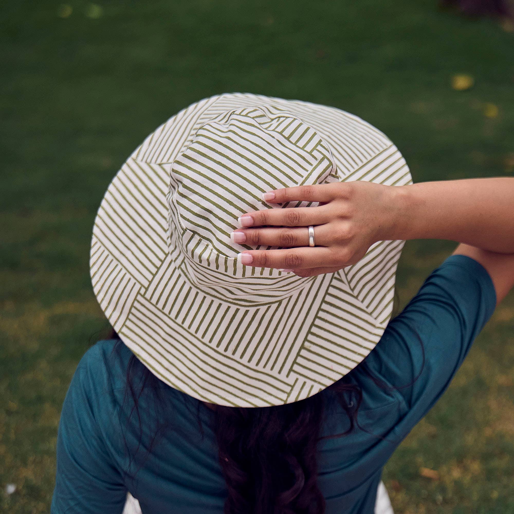 Anju Jewelry - Wholesale Bucket Hat - Women's - The Block printed Canvas  Olive Stripes Sun Hat1