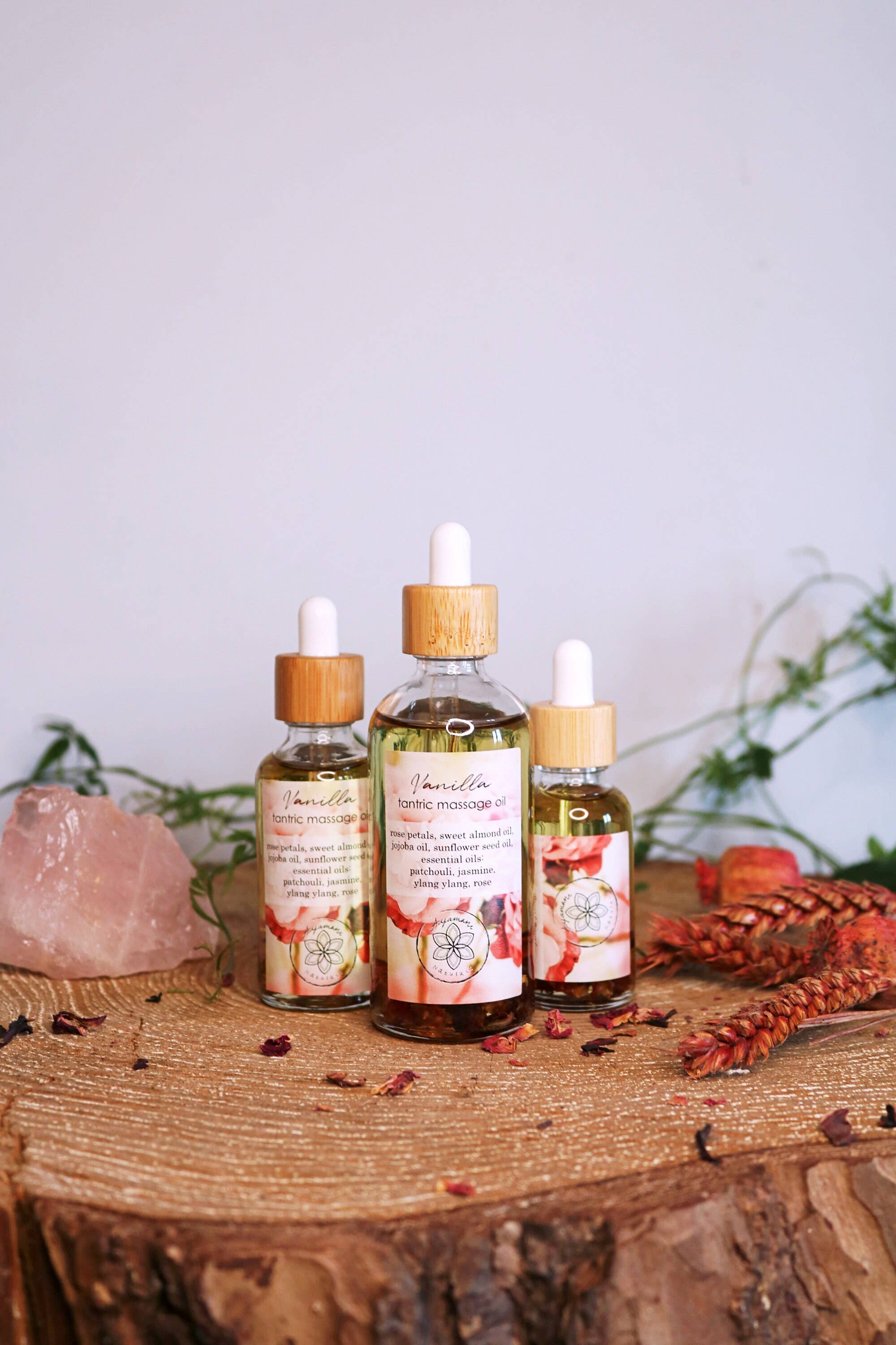 Ayamani Naturals - Vendita all'ingrosso Olio/gel per massaggi - Olio da massaggio sensuale "Vanilla" tantrico, con petali di rosa2