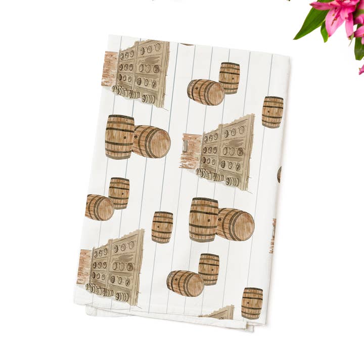 Torchon imprimé complet tonneau de bourbon pour la vente par Maizie Clarke LLC