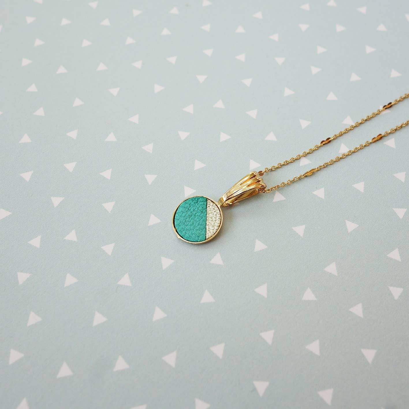 ateliermaimartin.com - Vente Colliers à pendentif - collier rond de cuir6